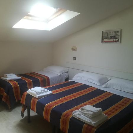 Hotel Derna Viareggio Kültér fotó