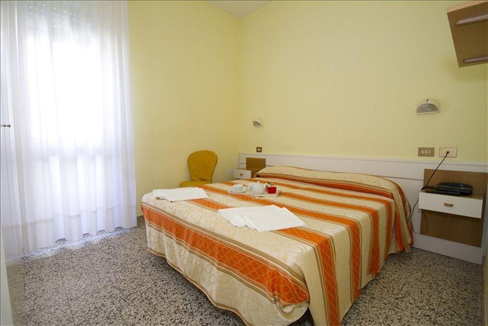 Hotel Derna Viareggio Kültér fotó
