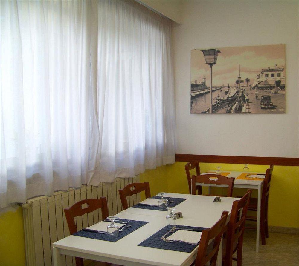 Hotel Derna Viareggio Kültér fotó