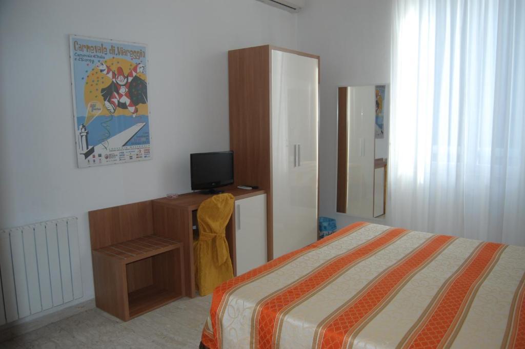 Hotel Derna Viareggio Szoba fotó