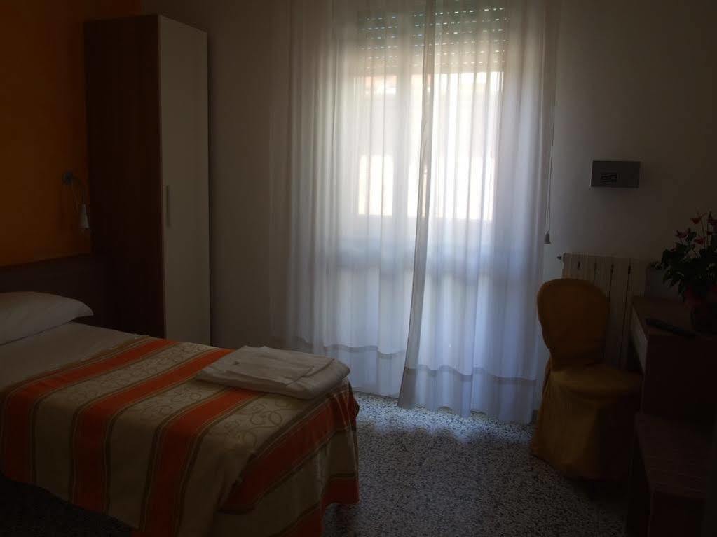 Hotel Derna Viareggio Kültér fotó