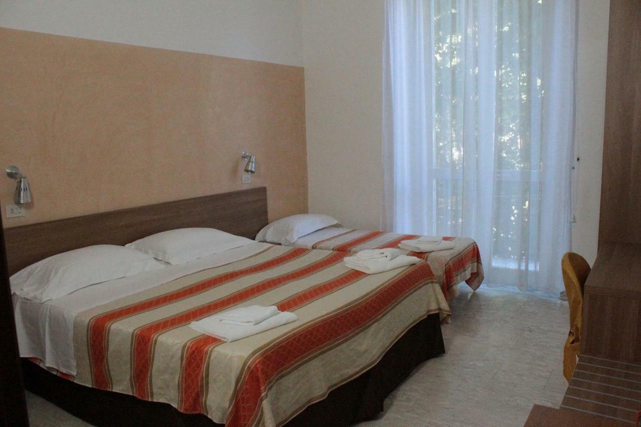 Hotel Derna Viareggio Kültér fotó