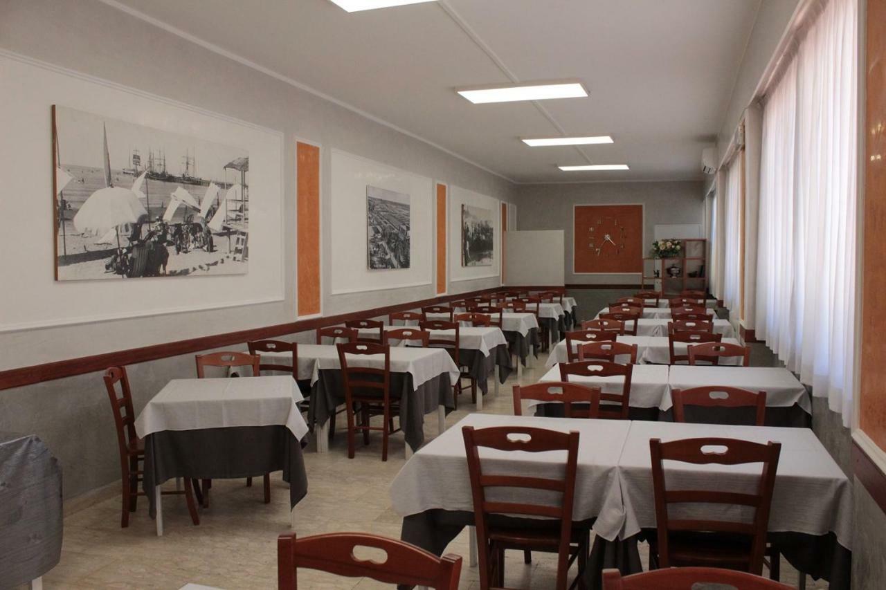Hotel Derna Viareggio Kültér fotó