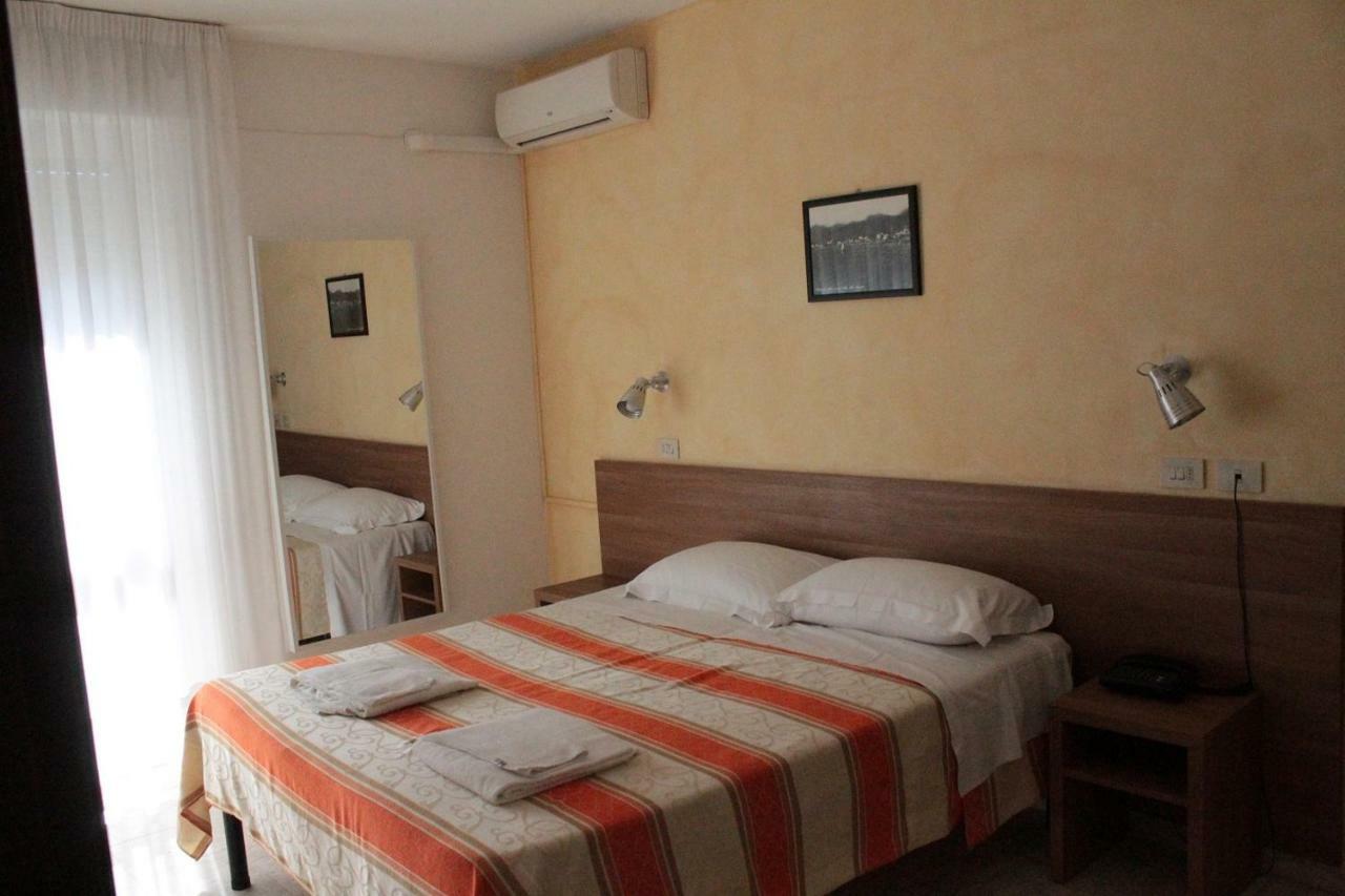 Hotel Derna Viareggio Kültér fotó