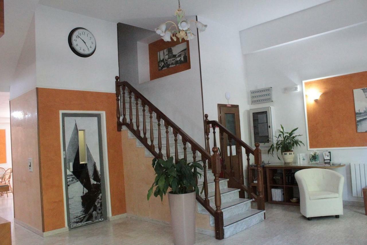 Hotel Derna Viareggio Kültér fotó