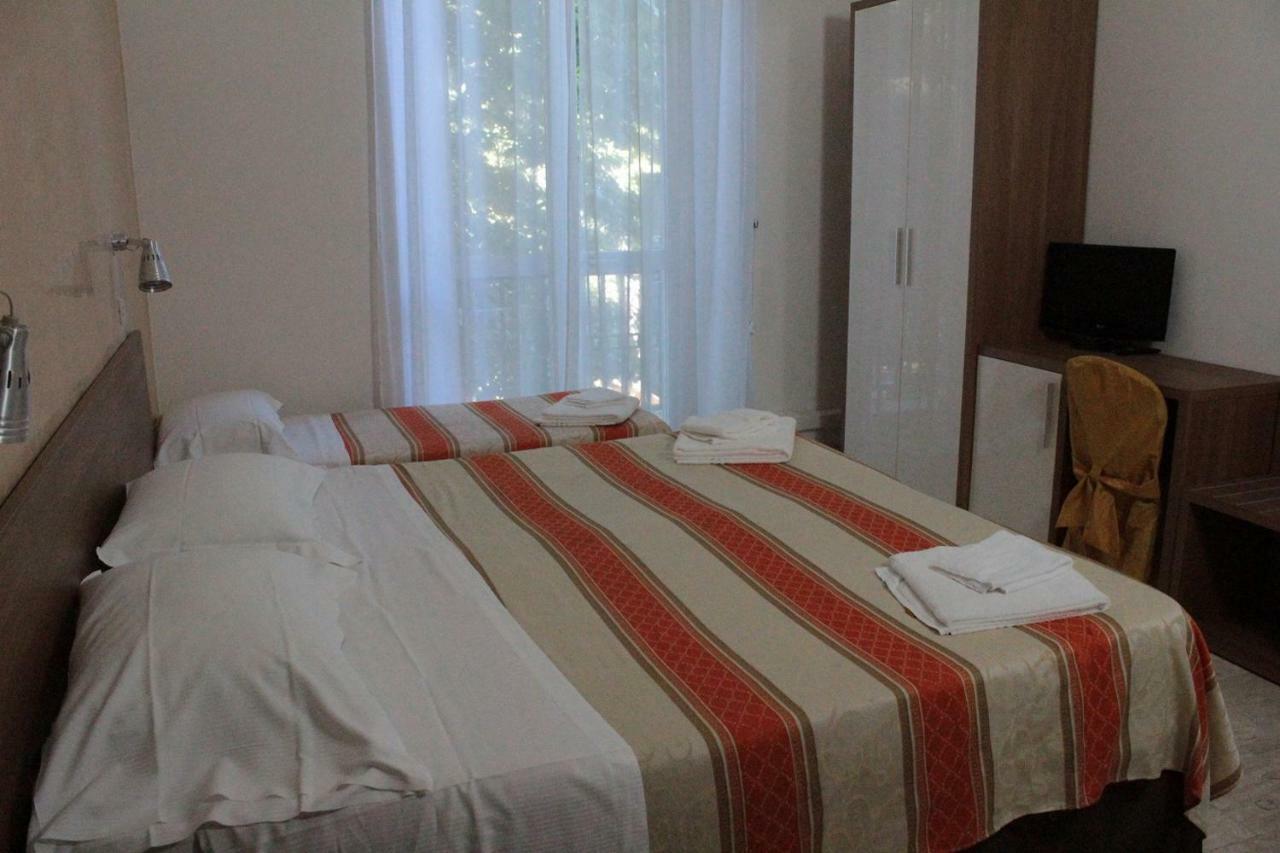 Hotel Derna Viareggio Kültér fotó